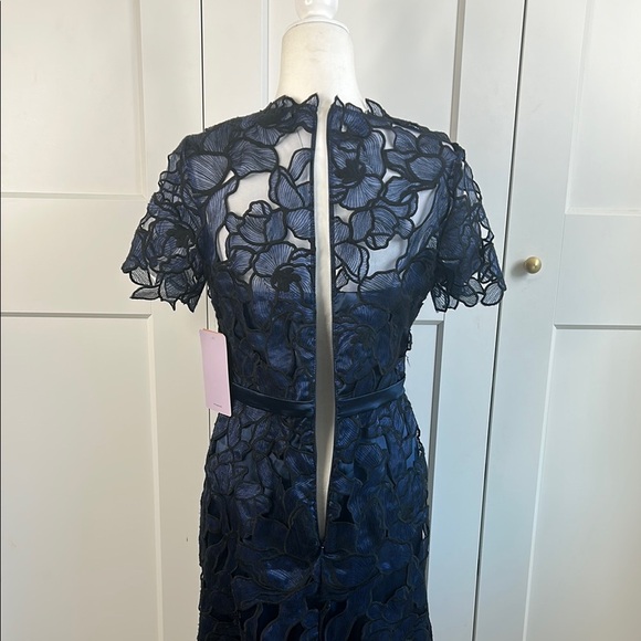 Elegant Navy Lace Dress - Picture 4 of 6